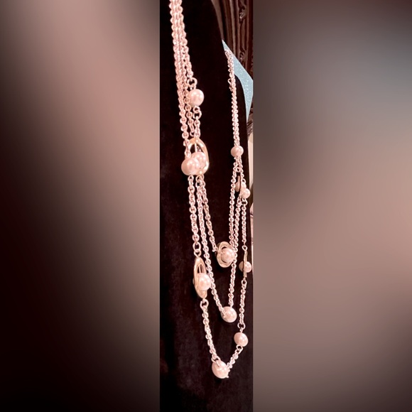 Pearl & Silver Chain Necklace UNIQUE, a cool, different way to display pearls - Picture 3 of 5